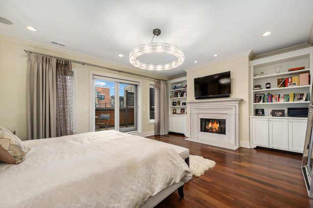 2140 N Clifton Avenue, Chicago, IL 60614