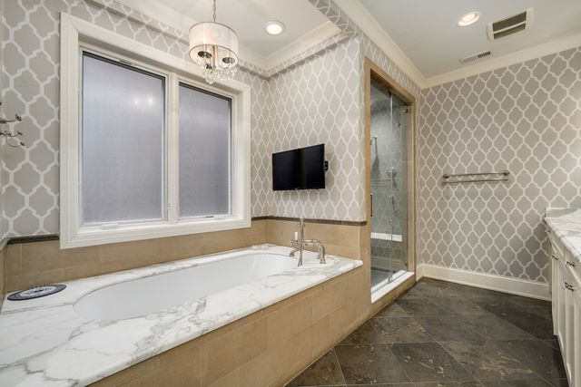 2140 N Clifton Avenue, Chicago, IL 60614