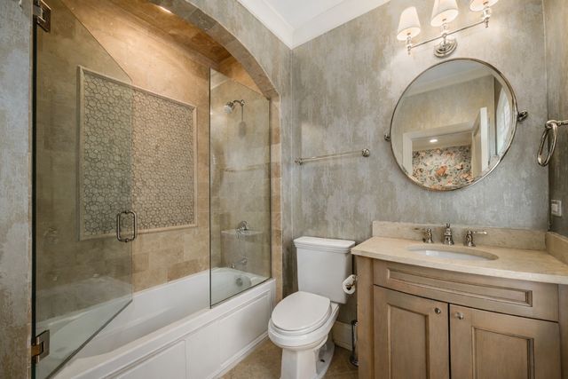2140 N Clifton Avenue, Chicago, IL 60614