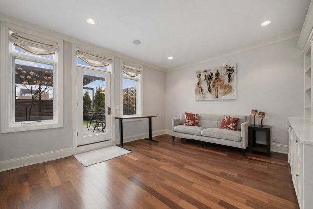 2140 N Clifton Avenue, Chicago, IL 60614