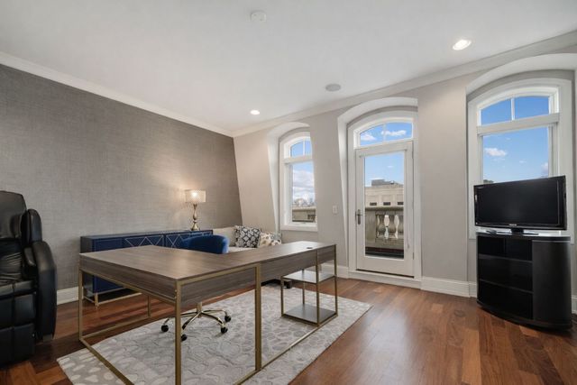 2140 N Clifton Avenue, Chicago, IL 60614