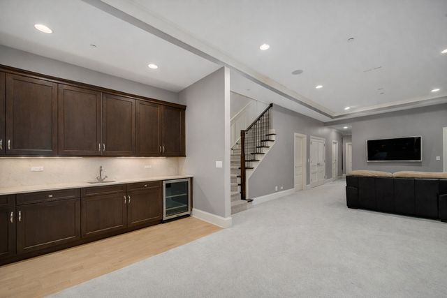 2140 N Clifton Avenue, Chicago, IL 60614