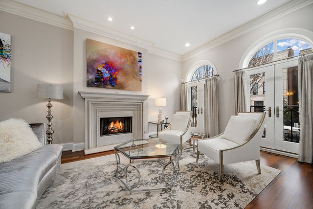 2140 N Clifton Avenue, Chicago, IL 60614