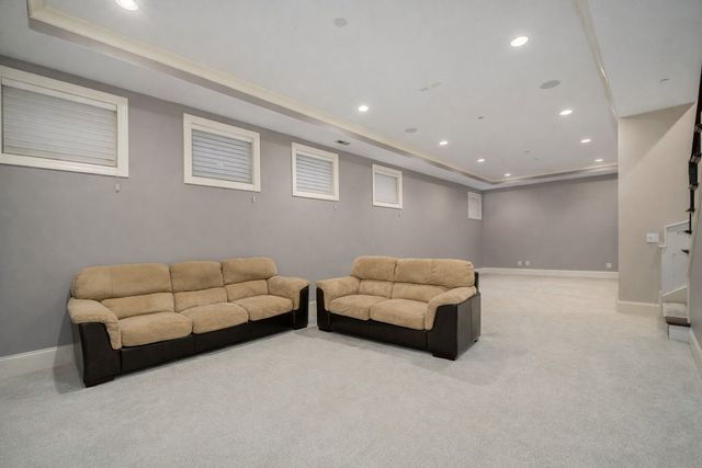 2140 N Clifton Avenue, Chicago, IL 60614