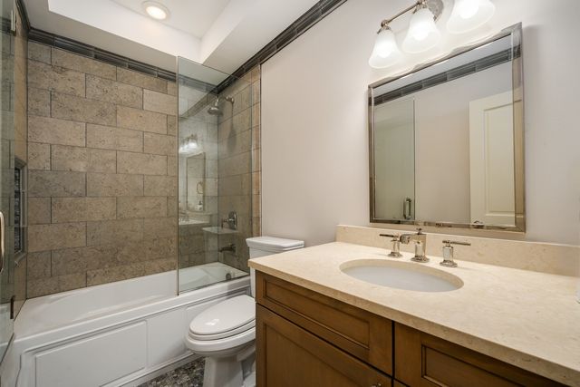 2140 N Clifton Avenue, Chicago, IL 60614