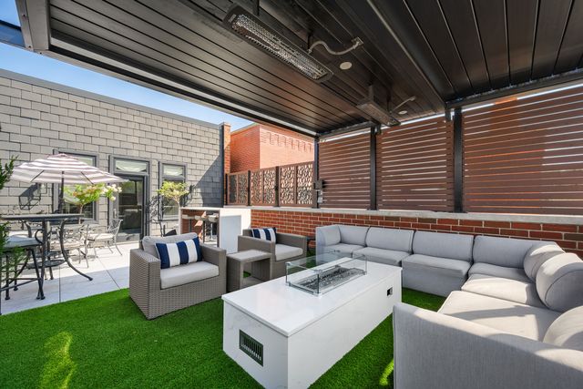 2140 N Clifton Avenue, Chicago, IL 60614