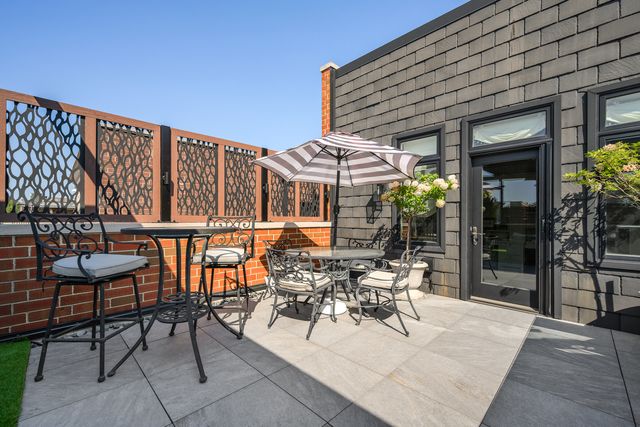 2140 N Clifton Avenue, Chicago, IL 60614