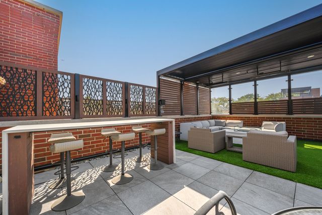 2140 N Clifton Avenue, Chicago, IL 60614