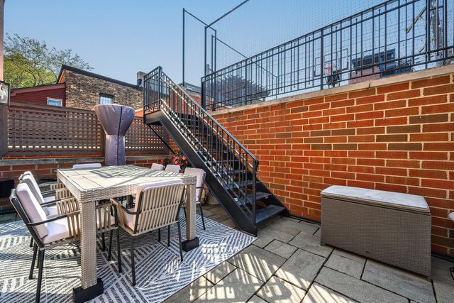2140 N Clifton Avenue, Chicago, IL 60614