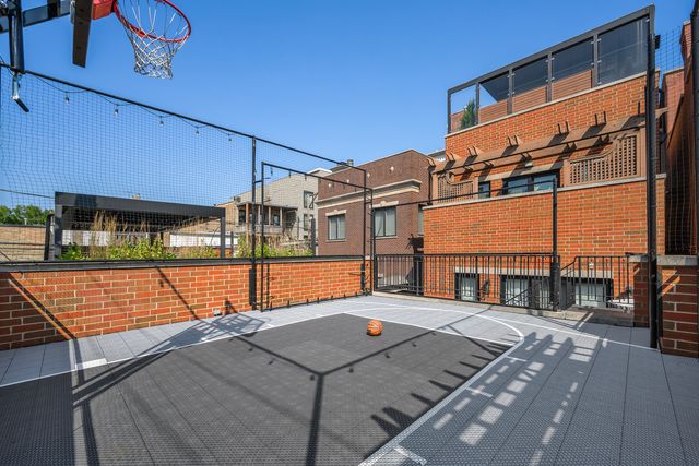 2140 N Clifton Avenue, Chicago, IL 60614