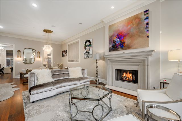 2140 N Clifton Avenue, Chicago, IL 60614