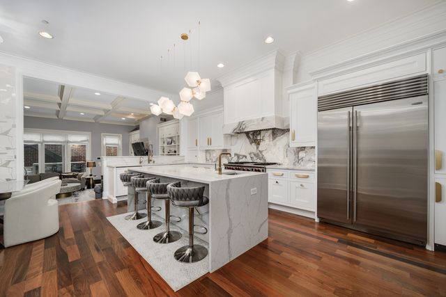 2140 N Clifton Avenue, Chicago, IL 60614