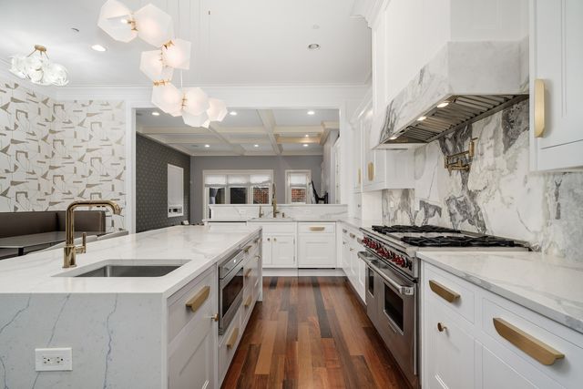 2140 N Clifton Avenue, Chicago, IL 60614