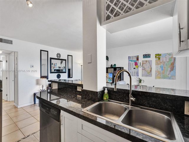 1815 N Surf Rd 202, Hollywood, FL 33019