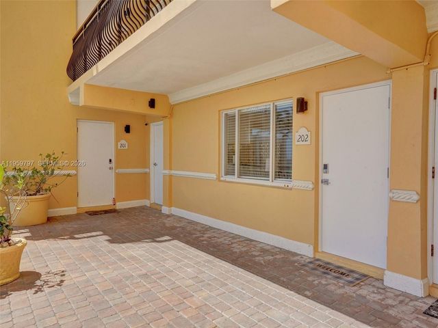 1815 N Surf Rd 202, Hollywood, FL 33019