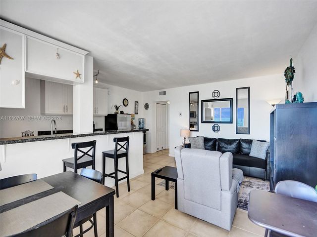 1815 N Surf Rd 202, Hollywood, FL 33019