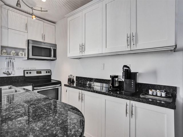 1815 N Surf Rd 202, Hollywood, FL 33019