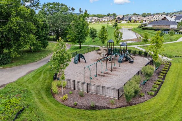 142 Salton Ln, Thompsons Station, TN 37179