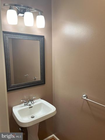 225 YORKTOWN CT, Malvern, PA 19355