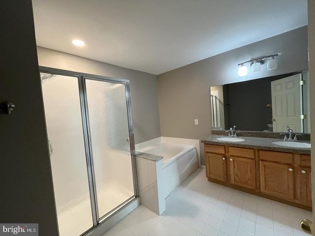 225 YORKTOWN CT, Malvern, PA 19355
