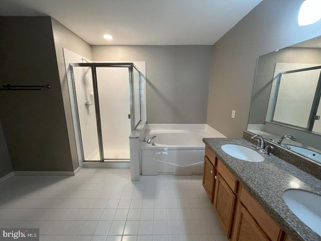 225 YORKTOWN CT, Malvern, PA 19355