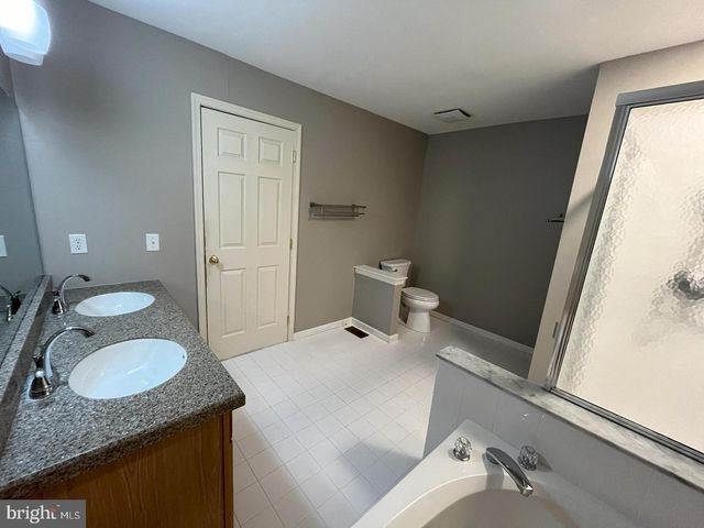 225 YORKTOWN CT, Malvern, PA 19355