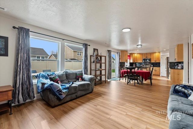 1028 N Star Bright Ln, Star, ID 83669