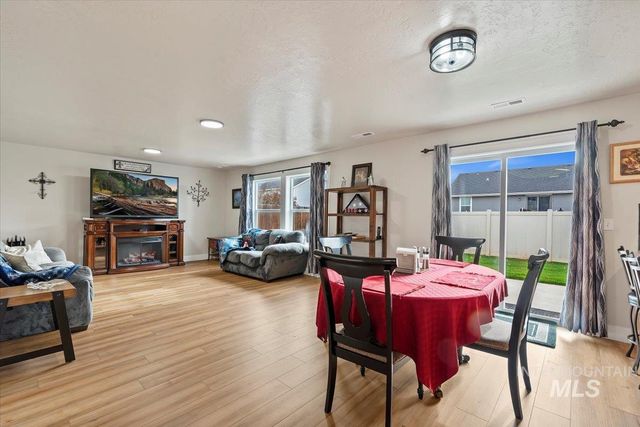 1028 N Star Bright Ln, Star, ID 83669