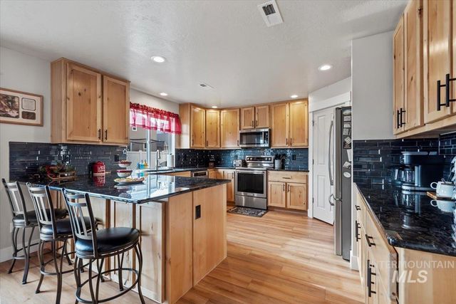 1028 N Star Bright Ln, Star, ID 83669