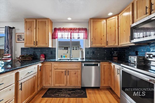 1028 N Star Bright Ln, Star, ID 83669