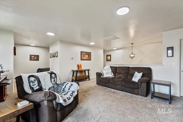 1028 N Star Bright Ln, Star, ID 83669