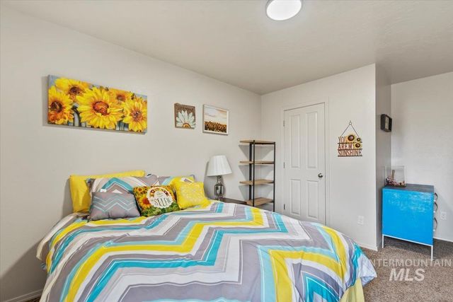 1028 N Star Bright Ln, Star, ID 83669