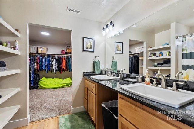 1028 N Star Bright Ln, Star, ID 83669