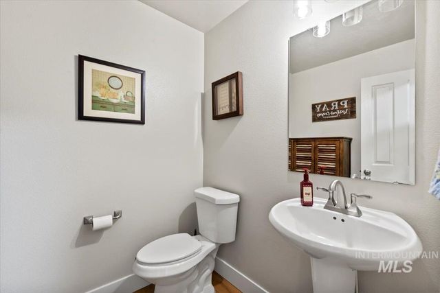 1028 N Star Bright Ln, Star, ID 83669