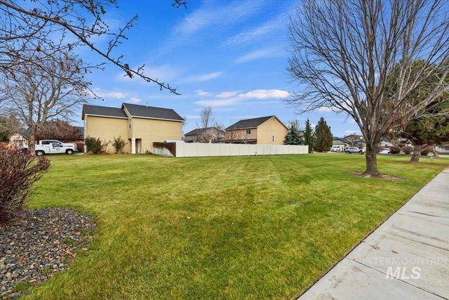 1028 N Star Bright Ln, Star, ID 83669