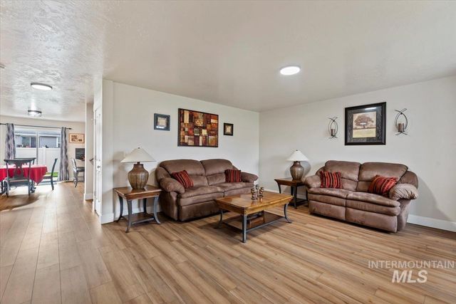 1028 N Star Bright Ln, Star, ID 83669