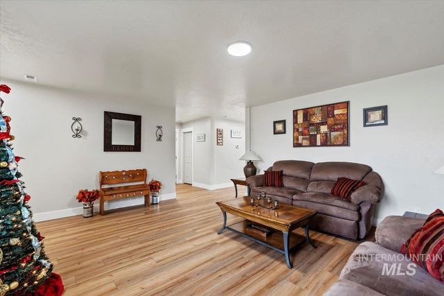 1028 N Star Bright Ln, Star, ID 83669