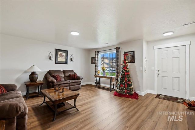 1028 N Star Bright Ln, Star, ID 83669