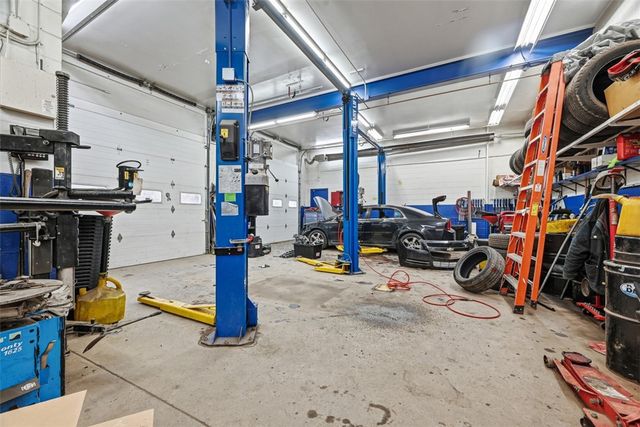 575 Seavey Rd, Shaler, PA 15209