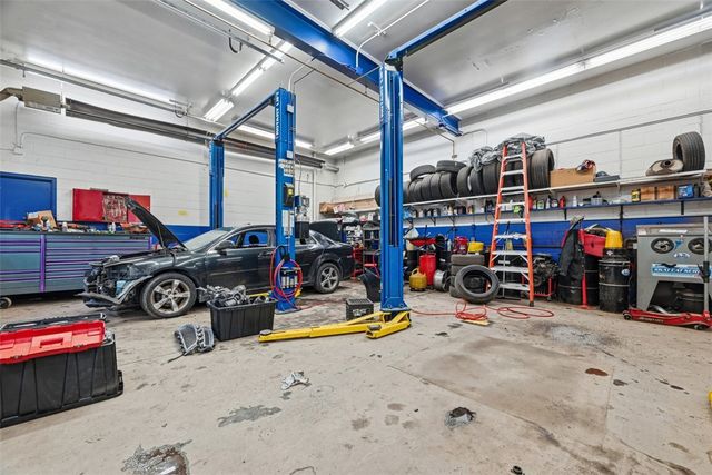 575 Seavey Rd, Shaler, PA 15209