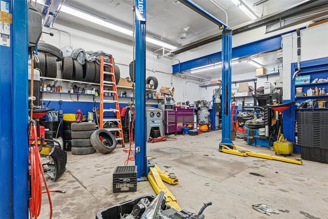 575 Seavey Rd, Shaler, PA 15209