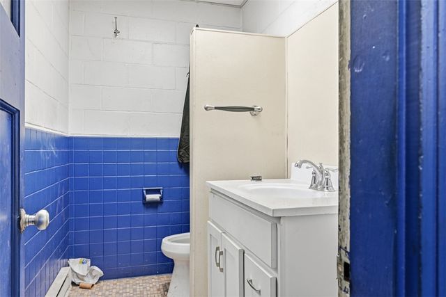 575 Seavey Rd, Shaler, PA 15209