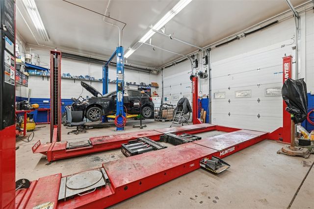 575 Seavey Rd, Shaler, PA 15209