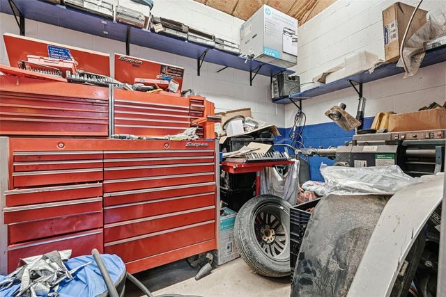 575 Seavey Rd, Shaler, PA 15209