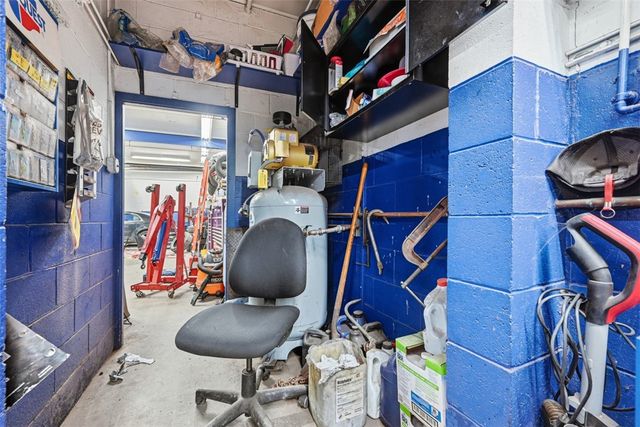 575 Seavey Rd, Shaler, PA 15209