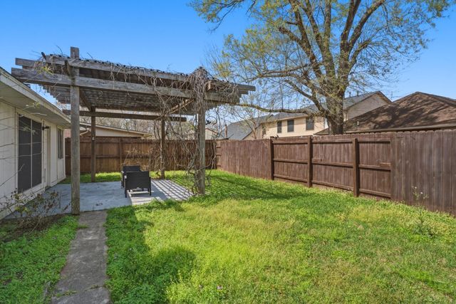 7403 Misty Morning Dr, Humble, TX 77346