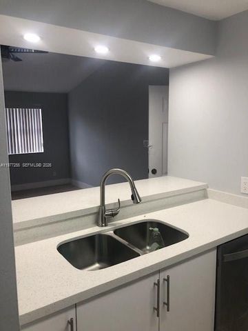 550 S Park Rd 32-8, Hollywood, FL 33021