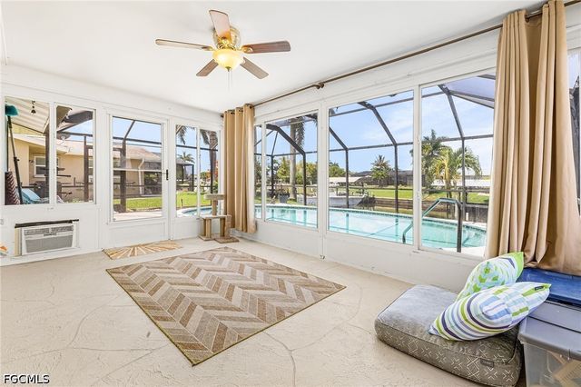 3018 SE 17th PL, Cape Coral, FL 33904