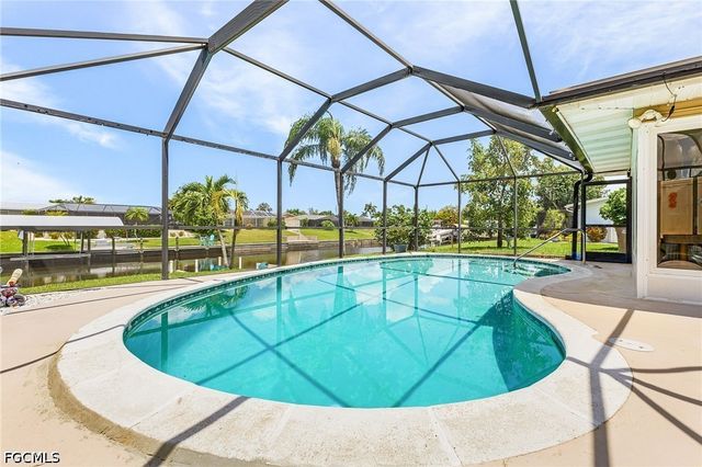 3018 SE 17th PL, Cape Coral, FL 33904