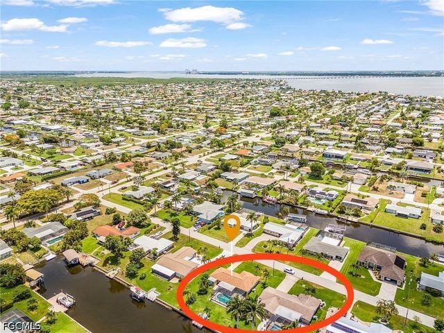 3018 SE 17th PL, Cape Coral, FL 33904